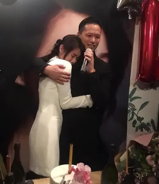 一次胡杏儿的体面被老公撕了个稀碎开元棋牌网站夫妻本是同林鸟！这(图4)