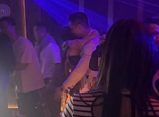 一次胡杏儿的体面被老公撕了个稀碎开元棋牌网站夫妻本是同林鸟！这(图5)