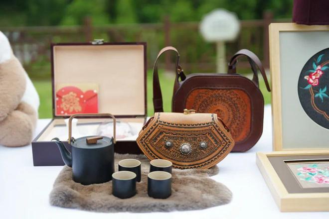 ”里藏着“春天里的彭州”开元ky棋牌这场“高定秀(图11)